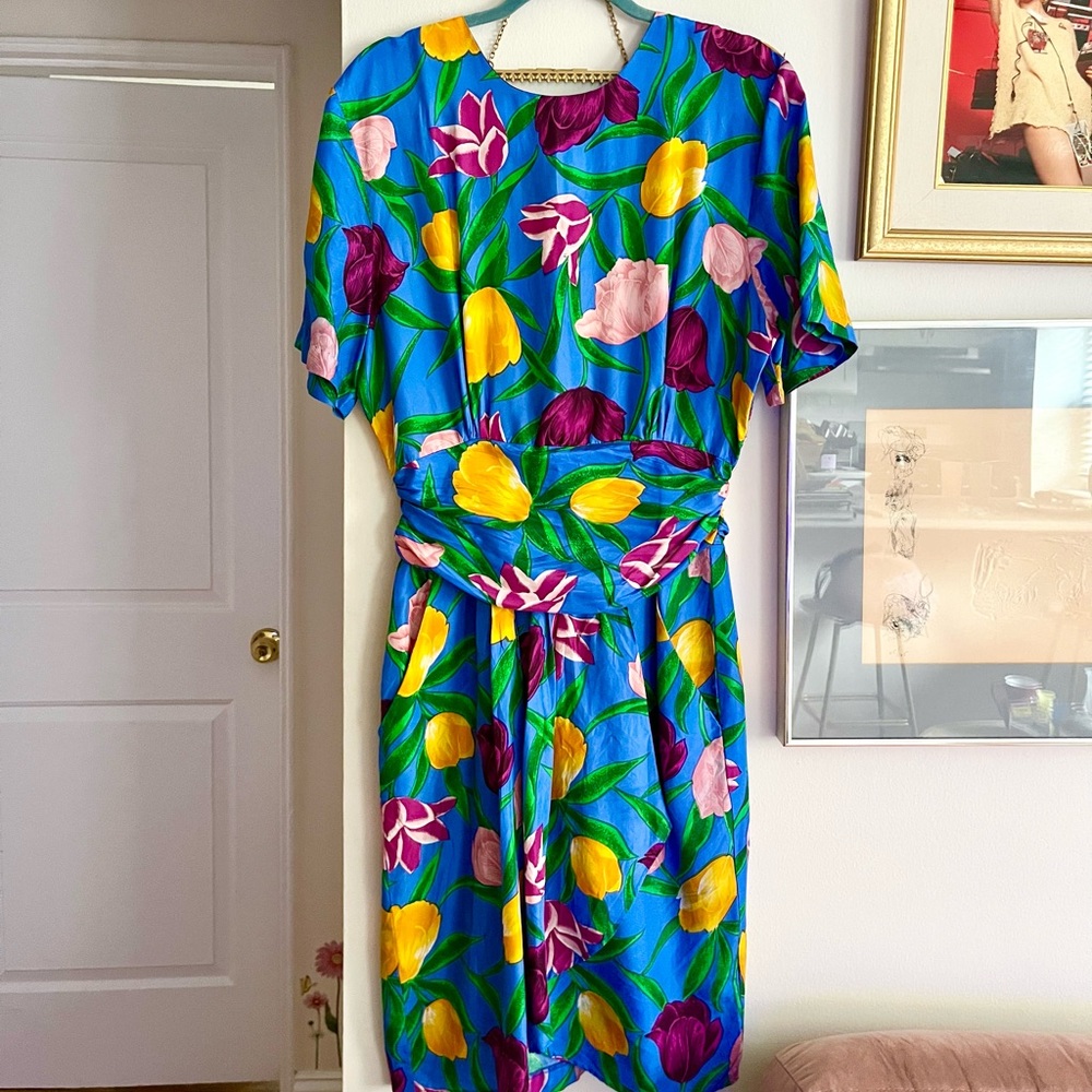Vintage Caroline Wells Collection 100% Silk Blue Dress w/Tulip Floral Print